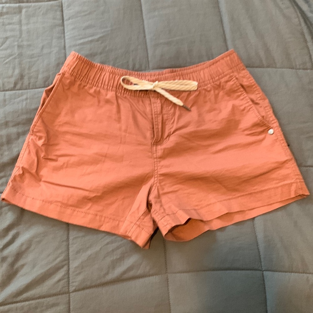 NWOT Vuori shorts in cinnamon color (orange with hint of sandy/dusty pink).